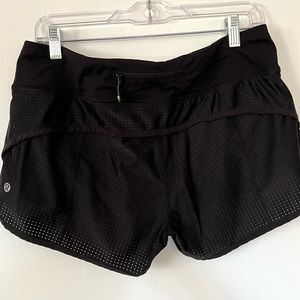 Run Times 2.5” inseam. Gently used/good condition